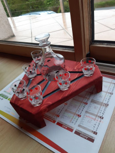 Photo de galerie - Support de carafe et verre à liqueur 