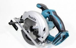 Photo de galerie - Bonjour, je propose ma scie circulaire Makita. A batterie. 