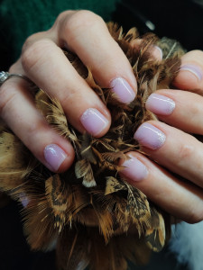 Photo de galerie - Gainage sur ongles naturels 
