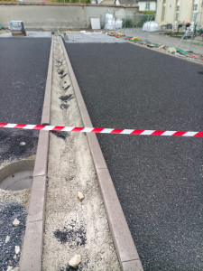 Photo de galerie - Pose de bordures places de parking 