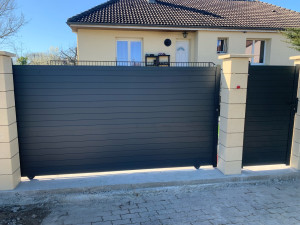 Photo de galerie - Montage du portail est du portillon 