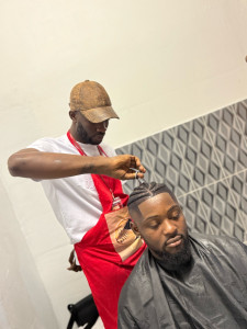 Photo de galerie - Nattes collées+ dégradé sur les côtés en Allemagne pour un évènement 