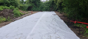 Photo de galerie - Mise en place geotextile avant terre végétal 