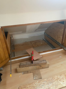 Photo de galerie - Mise en place d un tiroir sous pente de toit (avril 2026)