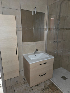 Photo de galerie - Creation salle de bain pose de faience modification de plomberie pose bac a douche meuble de salle de bain vasque et pare douche a draguigna 