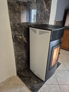 Photo de galerie - Poêle a granul et carrelage 