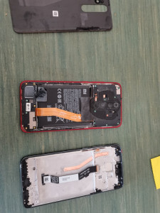 Photo de galerie - Changement d'écran de mon 275eme téléphones après avoir eu des iPhones à changer les écrans qui cassent très souvent. 