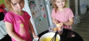 Photo de galerie - Activités avec les enfants, cuisine, jeux etc ( ce sont mes filles) 