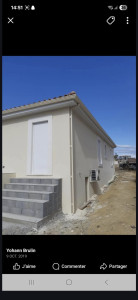 Photo de galerie - Debord de toit pvc blanc et gouttieres,alu G325 Sable