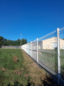 Photo de galerie - Fourniture et pose clôture rigide et soubassement 