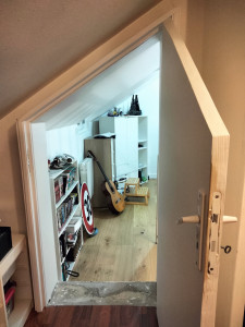 Photo de galerie - Pose d’une porte en sous pente 