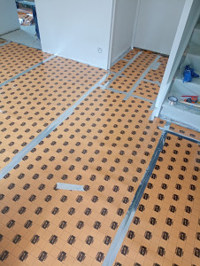 Photo de galerie - Je pose le parquet.