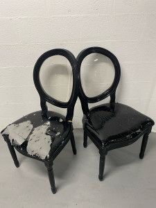 Photo de galerie - Chaises médaillon (état initial)