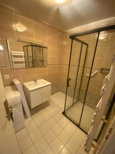 Photo de galerie - Démontage de la baignoire et installation d’un bac de douche et d’une cabine 