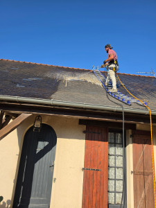 Photo de galerie - Nous réalisons notre activité de ́nettoyage avec un regard exigeant sur la sécurité, sachant que la plus pars des accident survienne a une très faible hauteur. 
Cher nous les règle de sécurité sont mise en avant. 