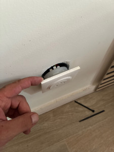 Photo de galerie - Je fais les tous petit.  Travaux   1 prise je viens.  Avec plaisir.   Et je fais les grandes travaux sur plusieurs jours  .Je prends aussi les tout petit travaux  c’est pas Pasque ya que 15€   Il faut pas hésiter à m appeler je viens aussi autour de linas