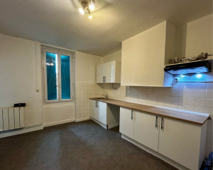 Photo de galerie - Pose d’un sol / montage cuisine / pose de plinthe sur un appartement destiné à la location.