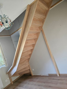 Photo de galerie - Pose escalier pour surélévation de toiture 