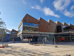 Photo de galerie - Pose éclairage façade centre commercial