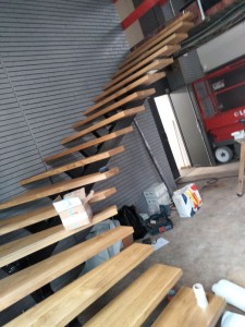 Photo de galerie - Pose d'escalier acier et bois 