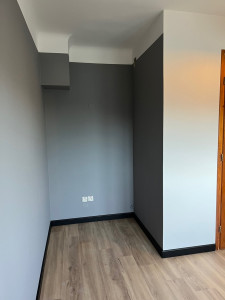 Photo de galerie - Après rénovation (ponçage colle carrelage, rebouchage, enduisage et lissage, peinture