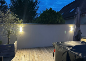 Photo de galerie - Installation de luminaires extérieurs