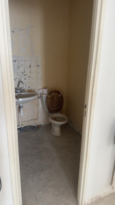 Photo de galerie - Rénovation complète des toilettes avec la pose de carrelage en 120 x 60
