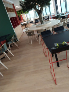 Photo de galerie - Installation mobilier d'un restaurant d'entreprise 