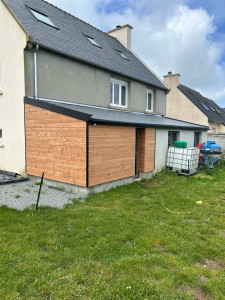 Photo de galerie - Démontage de l’ardoise sur la dépendance puis pose de membrane pvc sur la totalité de la dépendance puis du chenil 