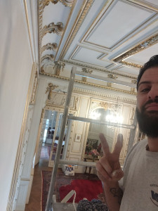 Photo de galerie - Re faire la peinture blanc matt avec le doré sur les murs du consulat d'Iran à Paris 
