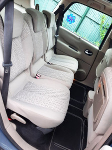 Photo de galerie - Véhicule 5 sièges, grande maison, terrasses, jardin arboré/clôturé/sécurisé, grands lits, nombreux jeux tous âges.
Diplômée BAFA et très bonne cuisinière.
J'anime avec bienveillance le quotidien de vos enfants