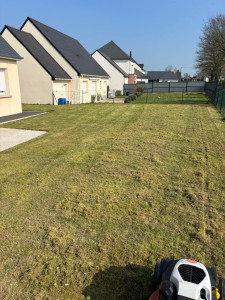 Photo de galerie - Passage du scarificateur et évacuation des déchets verts 