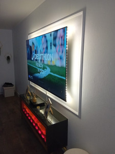 Photo de galerie - Fixer meubles tv et avec cadre lumineux et LED 