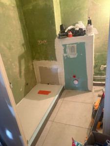 Photo de galerie - Création d’un bac à douche et d’un WC suspendu