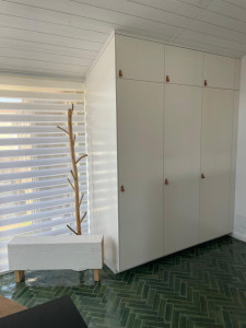 Photo de galerie - Meuble de rangement sur mesure.