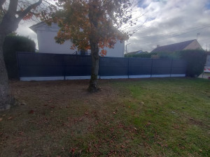 Photo de galerie - Clôture en treillis soudés avec sous bassement béton 