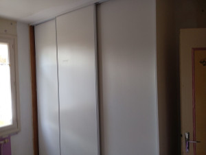 Photo de galerie - Pose de porte de placard 