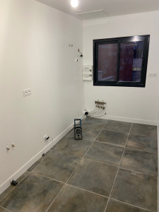 Photo de galerie - Enduit et peinture sur les murs et plafonds, puis pose de carrelage au sol