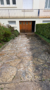 Photo de galerie - Traitement avec produit sur une allée , sans Karcher 