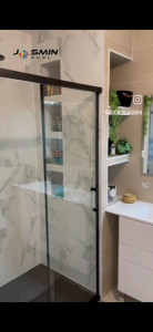 Photo de galerie - Description proposée :

Rénovation complète d’une salle de bains : pose du carrelage mural, installation d’une baignoire avec paroi vitrée, création de niches de rangement et pose du meuble vasque. Travaux réalisés avec soin et finitions soignées.