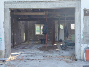 Photo de galerie - Réalisation d'une ouverture pour une baie vitrée reprise poteau et linteau en béton armé
