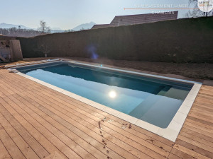 Photo de galerie - Remplacement de liner piscine dans le Chablais.
Intervention soignée avec mise en eau et vérification de l’étanchéité.
Travail propre et précis.