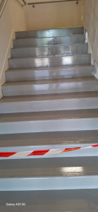 Photo de galerie - Escalier résine sol