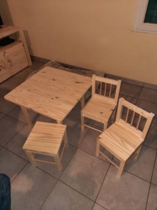 Photo de galerie - Petite table et chaise pour enfants 