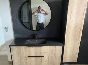 Photo de galerie - Montage d’un meuble vasque + miroir dans une salle de bain 