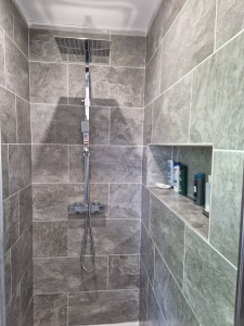 Photo de galerie - Pose de carrelage salle de bain avec niche