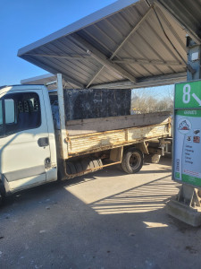 Photo de galerie - Disponible avec mon camion benne pour déposer vos gravas en déchetterie 