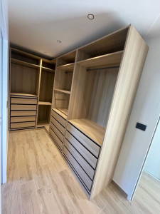 Photo de galerie - Montage et pose d'un dressing en centre ville de Reims.