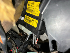 Photo de galerie - électronique embarqué, démontage et neutralisation d’une alarme 