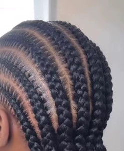 Photo de galerie - Je suis une coiffeuse  à domicile je coiffe les enfants et les femmes 